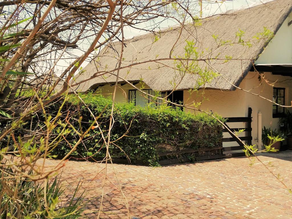 Pine Tree Lodge Midrand Exterior foto