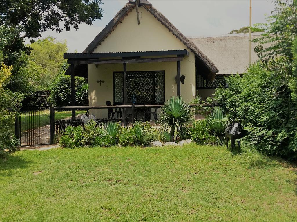 Pine Tree Lodge Midrand Exterior foto