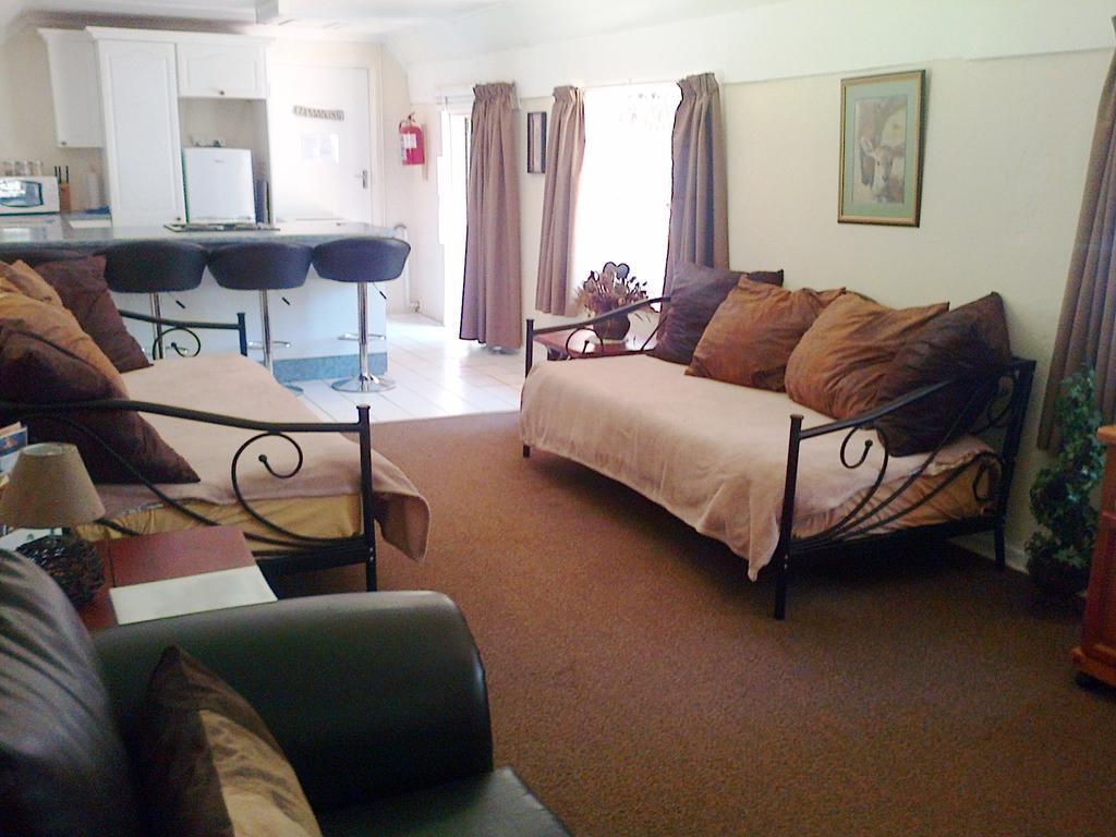Pine Tree Lodge Midrand Habitación foto